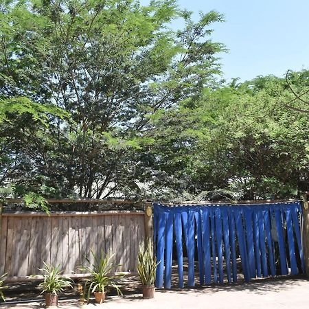 Rainbow Executive Lodge Boma la Ngombe Eksteriør billede