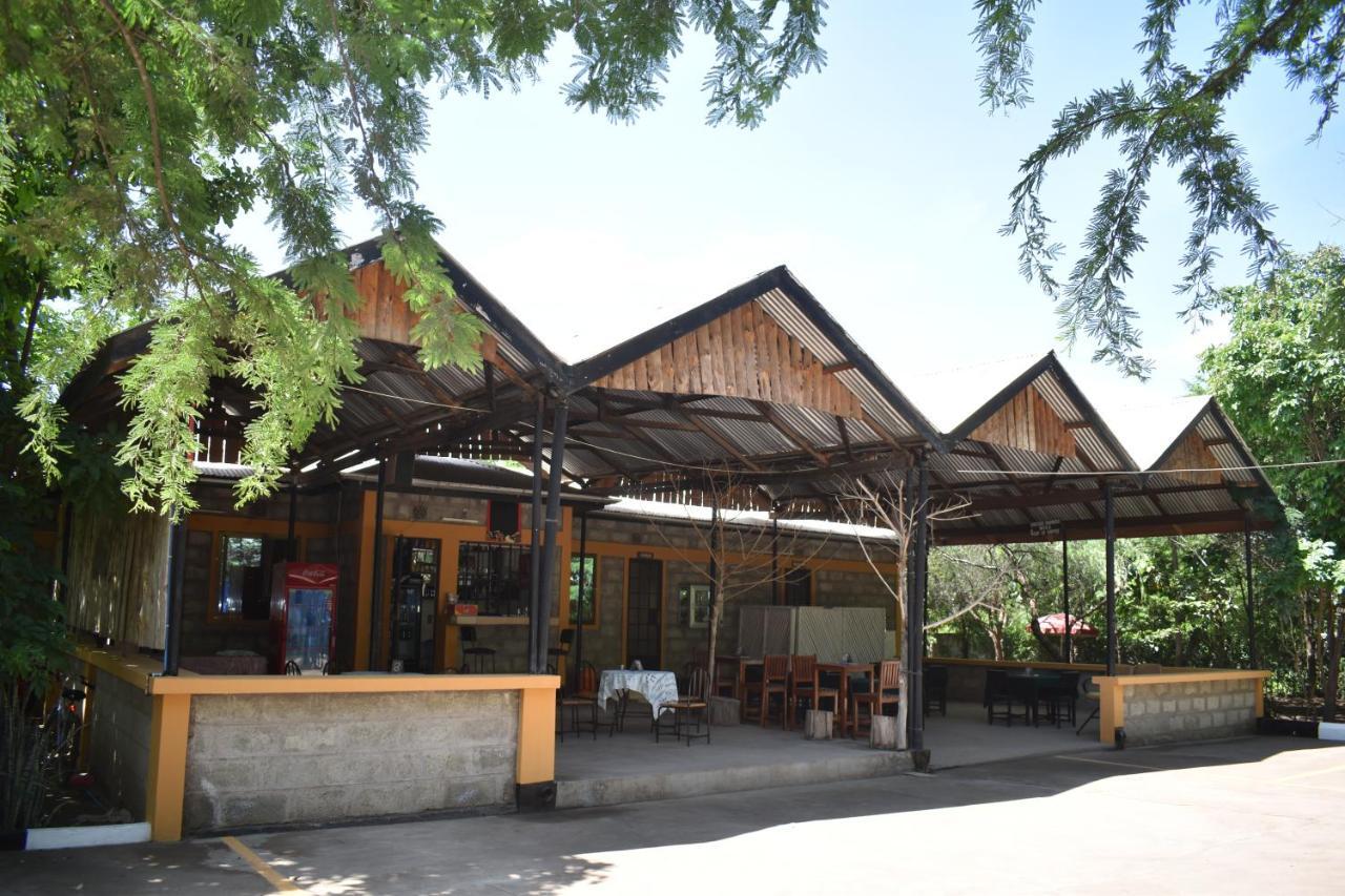 Rainbow Executive Lodge Boma la Ngombe Eksteriør billede