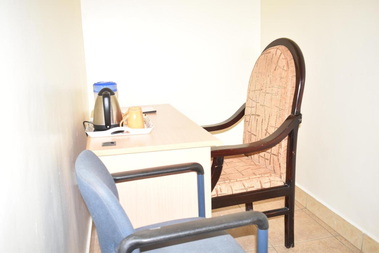 Rainbow Executive Lodge Boma la Ngombe Eksteriør billede