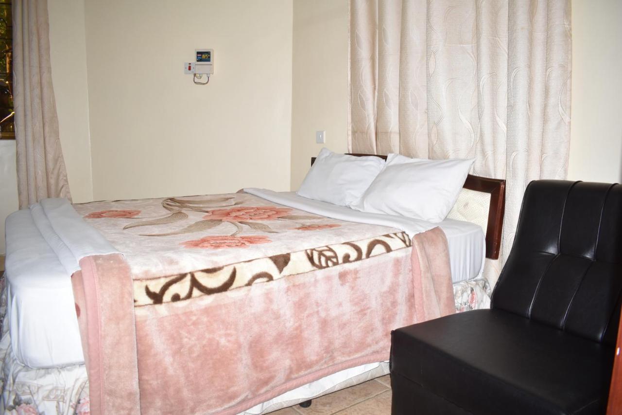 Rainbow Executive Lodge Boma la Ngombe Eksteriør billede