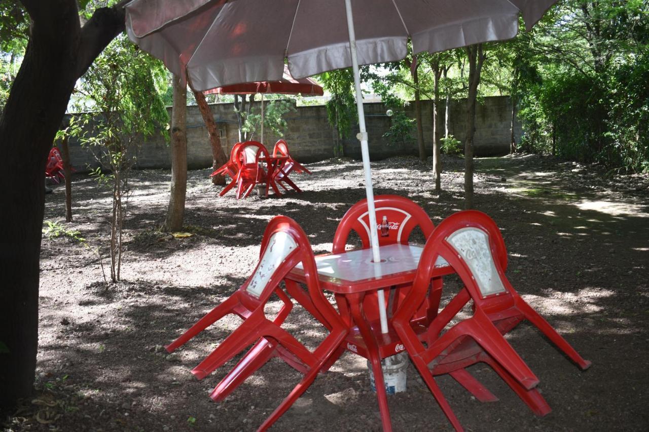 Rainbow Executive Lodge Boma la Ngombe Eksteriør billede